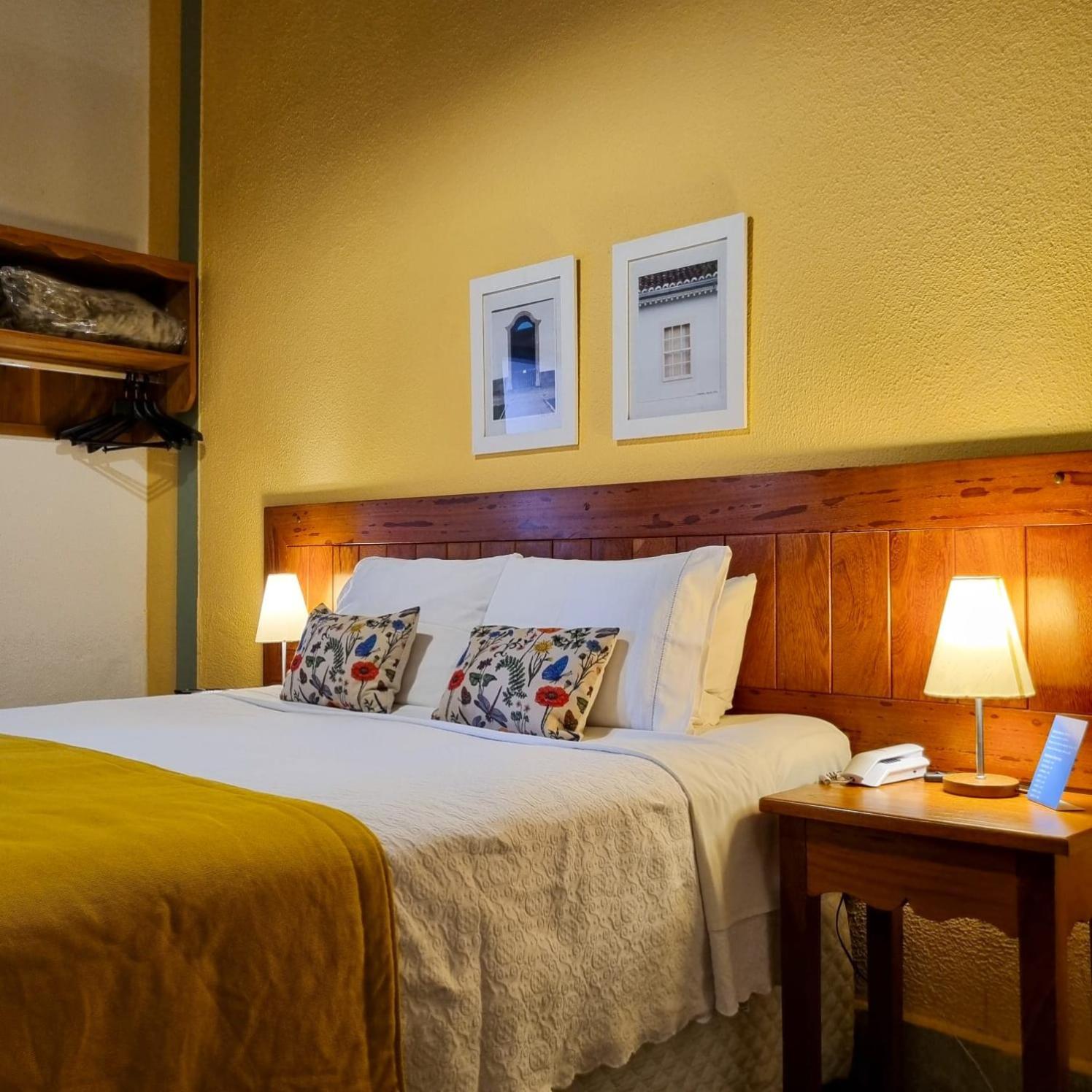 Pouso 22 Hotel ปิเรนนอโปลิส ภายนอก รูปภาพ